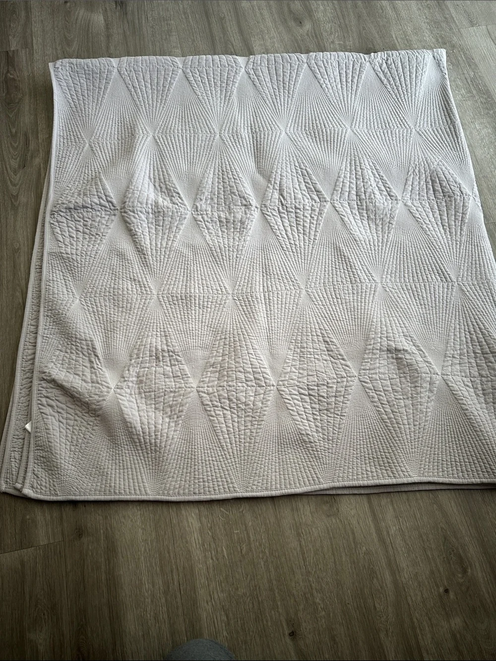 Diamond-Textured Quilted Coverlet in light purple